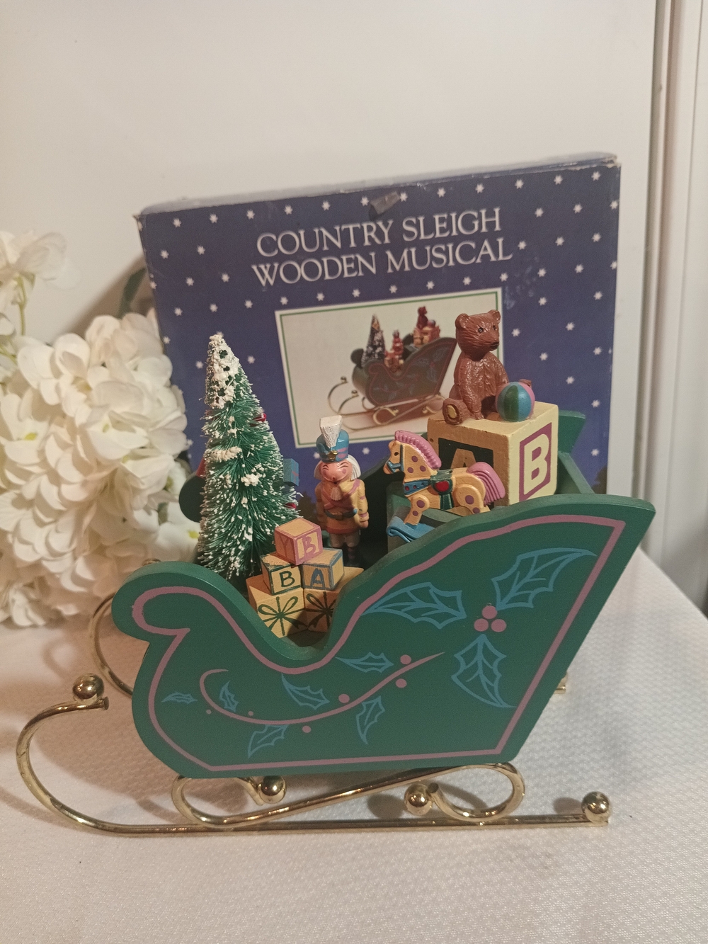 Enesco Vintage Wooden Musical Sleigh